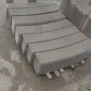 商丘芝麻白弧形路牙石