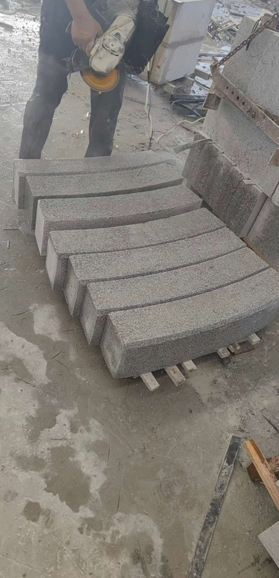 商丘芝麻白弧形路牙石